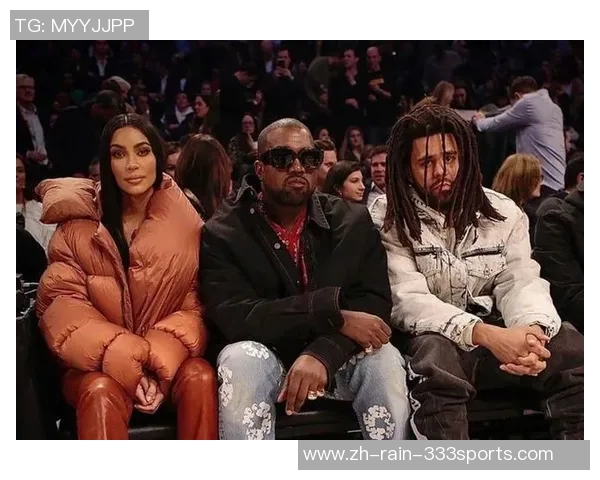 肖足球的传奇之路：从青涩少年到绿茵场上的璀璨明星